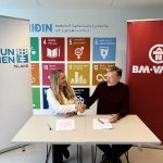 Stella Samúelsdóttir, framkvæmdastýra UN Women á Íslandi og Þorsteinn Víglundsson, forstjóri Eignarhaldsfélagsins Hornsteins undirrita samninginn